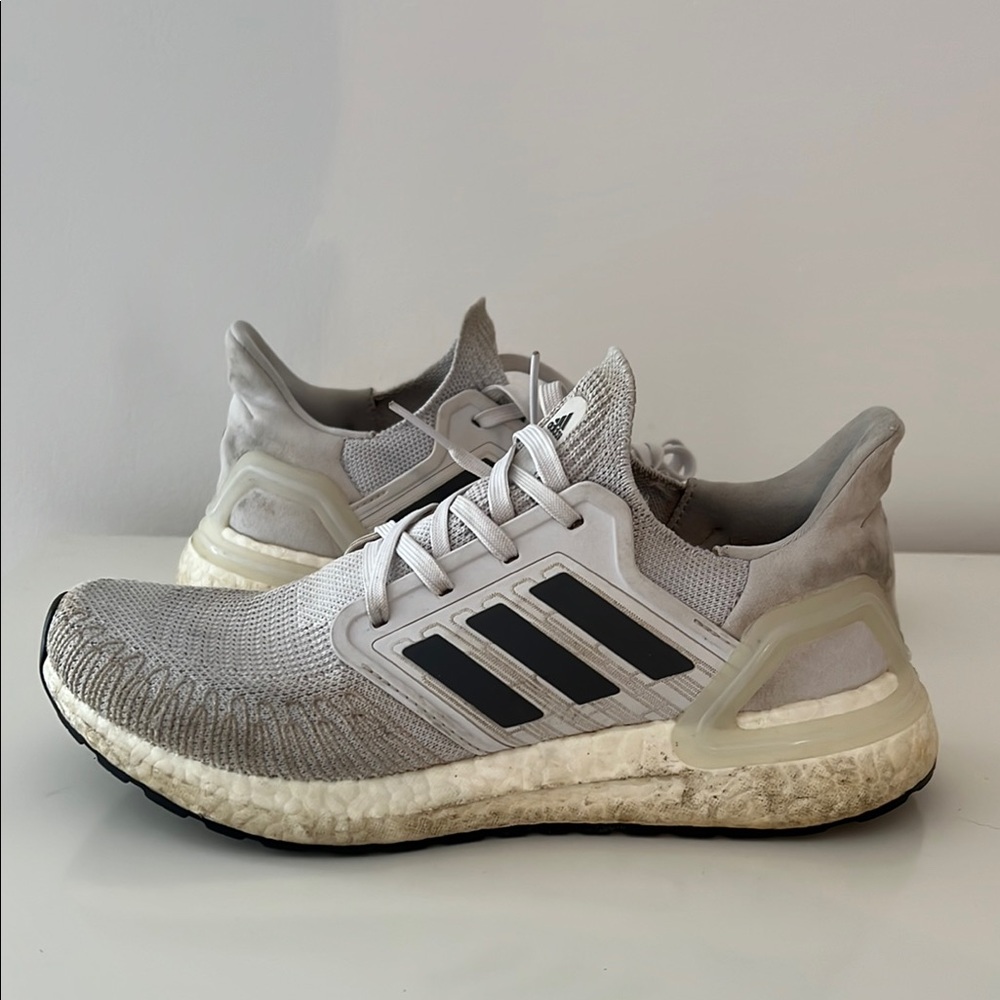 Men’s 7.5 Adidas UltraBoost 20 in Dash Grey